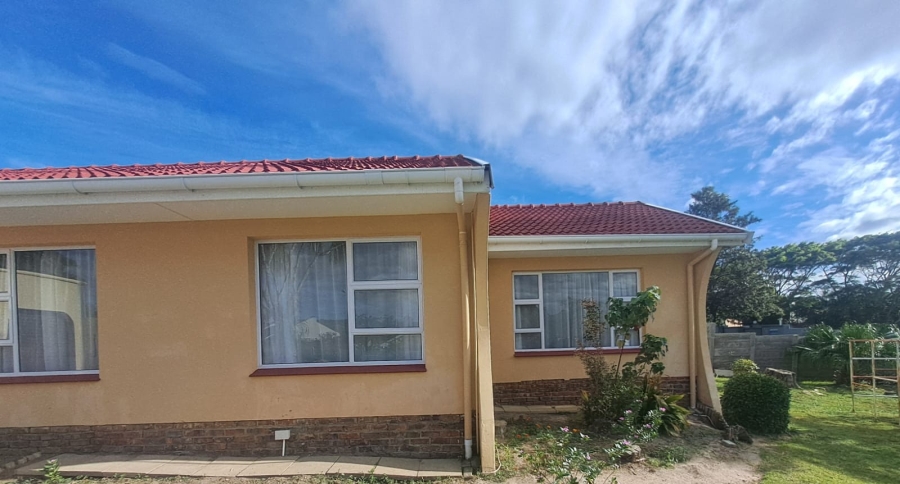 5 Bedroom Property for Sale in Beacon Bay North Eastern Cape